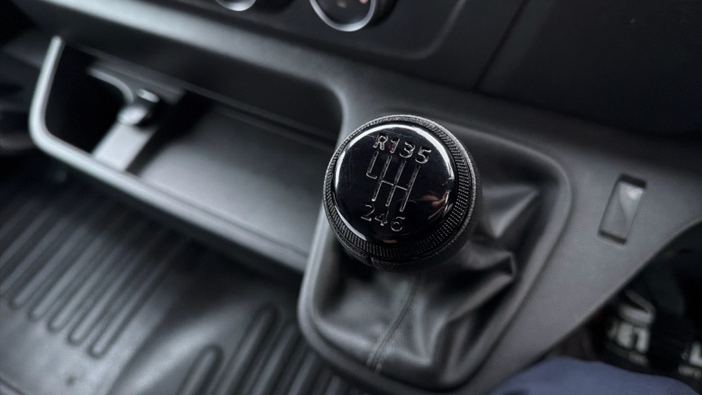 Renault Master Lwb Diesel Fwd LM35dCi 135 Business+ Medium Roof Van